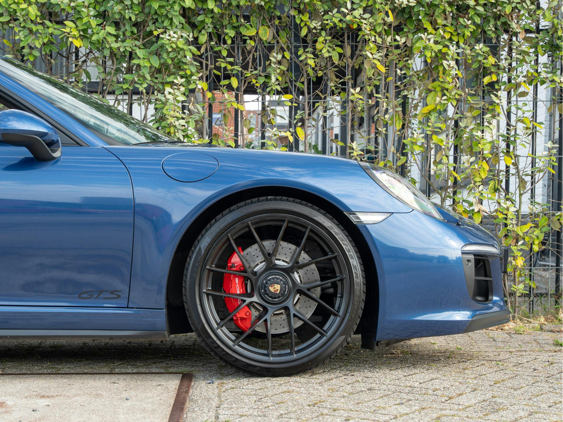 Porsche 911 Cabrio 3.0 Carrera 4 GTS | Blue Metallic Wrap | Bose | Adaptieve Sport-Stoelen